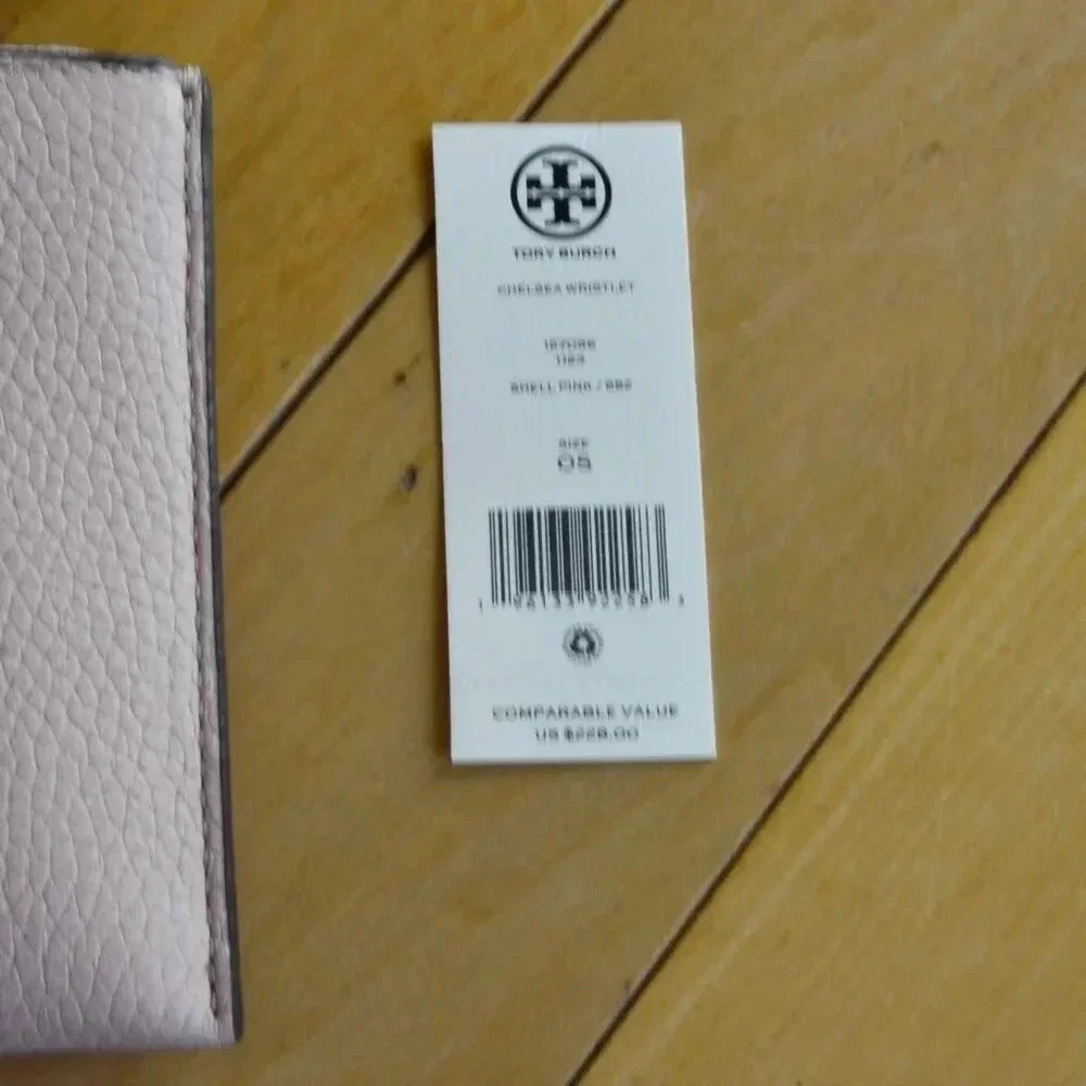 Tory Burch Chelsea Wristlet Leather Wallet